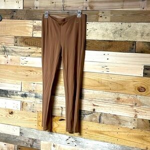 T Tahari size medium brown straight legged pull-on pants